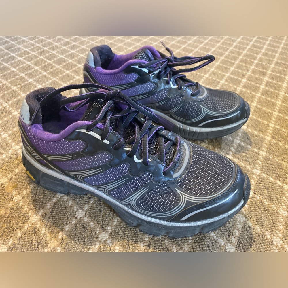 Women's Raelon/Vibram Purple and Black Athletic Shoes, Size 8